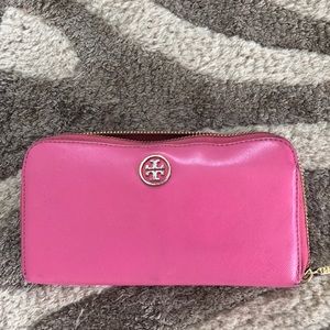 Tory Burch Leather Continental Wallet